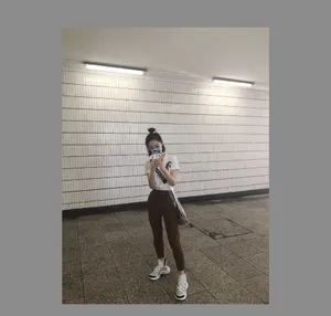 孙佳雨休闲装扮元气甜美图片_5
