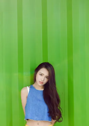 罗秋韵性感街拍写真图片