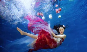 罗秋韵水中唯美动人性感写真_3