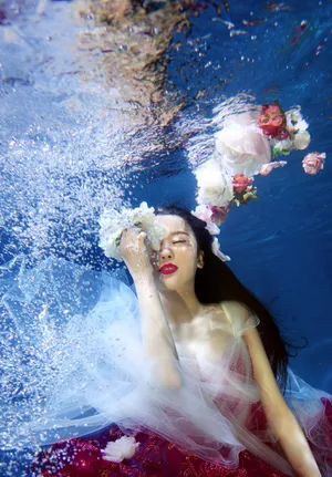 罗秋韵水中唯美动人性感写真_6