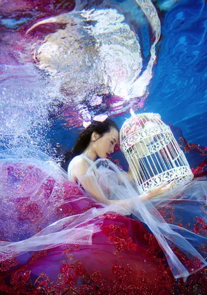 罗秋韵水中唯美动人性感写真_8