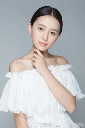 罗秋韵早期写真照图片