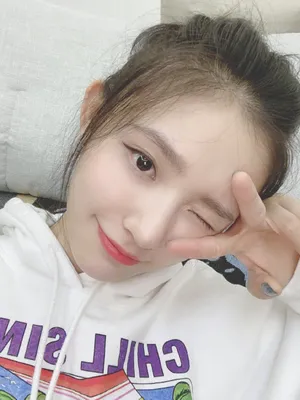 林允清新俏皮自拍图片_2