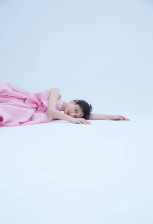 王莫涵粉色甜美写真图片