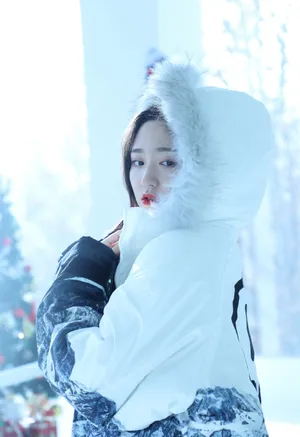王莫涵雪景优雅性感写真图片_4