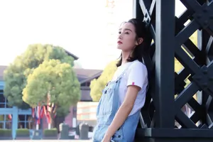 黄洋洋简约私服俏丽写真图片