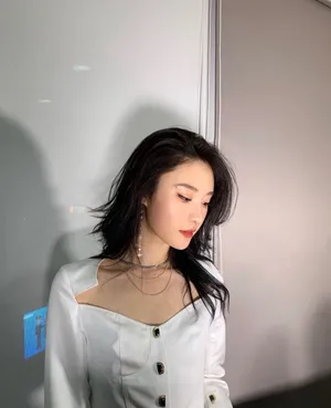 刘丁菡性感时尚自拍图片_5