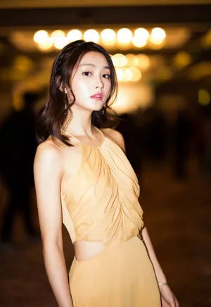 王嵛吊带裙性感优雅写真图片_2