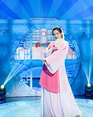 柳岩性感唯美舞台照图片_4