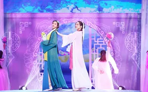 柳岩性感唯美舞台照图片_7