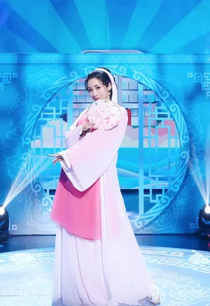 柳岩性感唯美舞台照图片_8