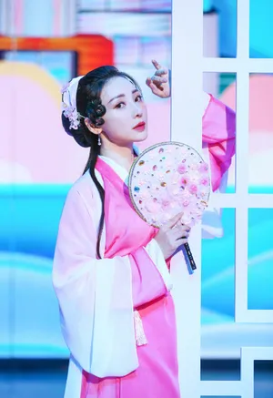 柳岩性感唯美舞台照图片_10