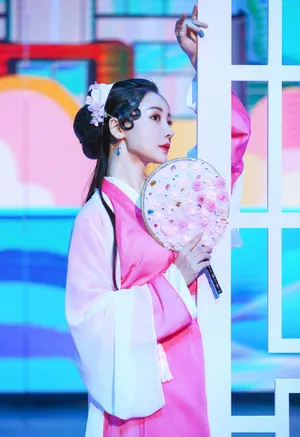 柳岩性感唯美舞台照图片_11