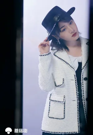 凌美仕性感优雅写真图片