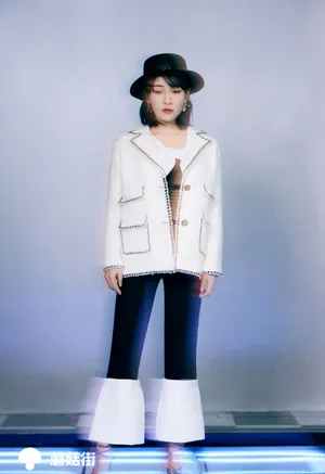 凌美仕性感优雅写真图片_3