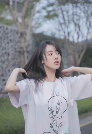 袁冰妍清新俏皮街拍图片_3