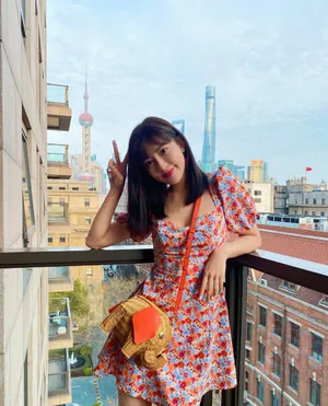 孟子义碎花裙清爽自拍图片