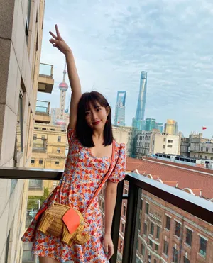 孟子义碎花裙清爽自拍图片