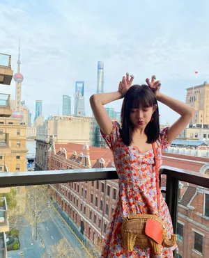 孟子义碎花裙清爽自拍图片_2