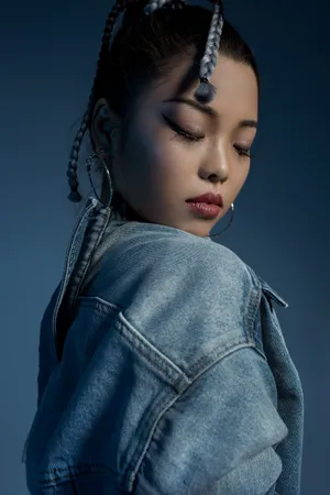 演员王莎莎摩登性感写真_5
