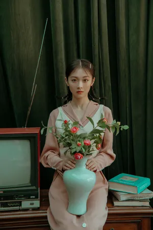 邵芸珊瑚粉裙糖果系写真图片_1
