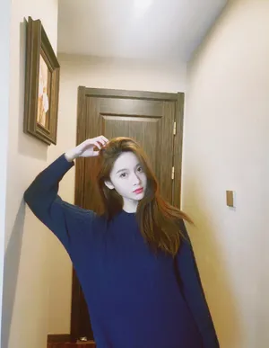 王子璇清新俏皮自拍图片_2