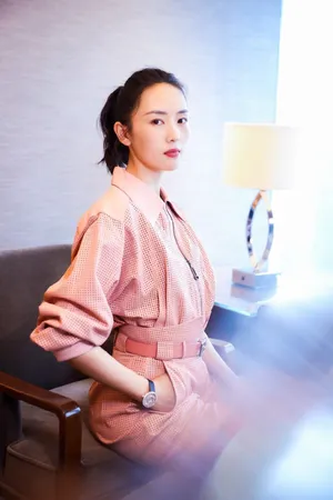 童瑶抹胸裙优雅时尚写真图片_6