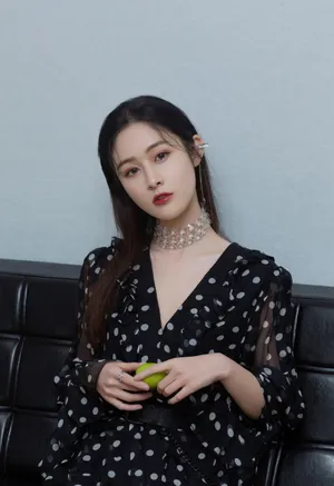 梁田甜美时尚写真图片_2