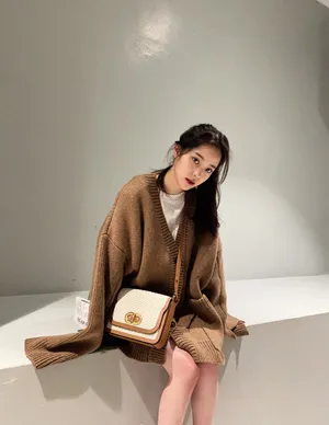 欧阳娜娜俏皮单马尾私服照图片_5