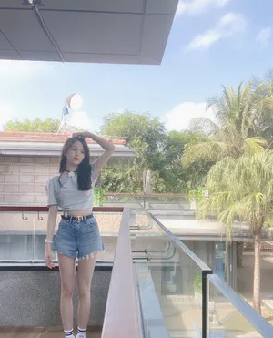 吴宣仪清新甜美生活照图片