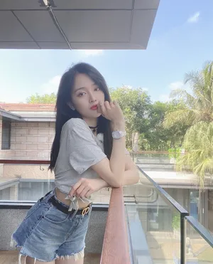 吴宣仪清新甜美生活照图片_3