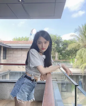 吴宣仪清新甜美生活照图片_10