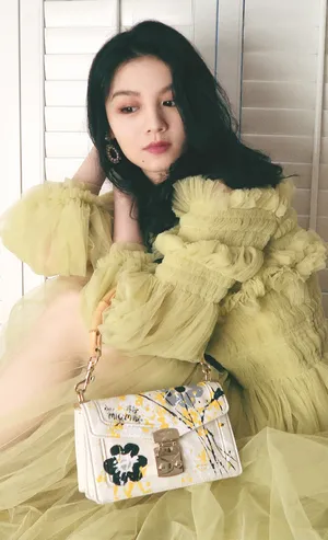 春夏淡黄裙清新迷人写真图片第1张