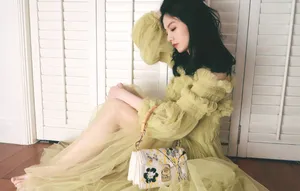 春夏淡黄裙清新迷人写真图片_2
