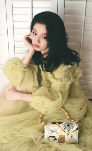 春夏淡黄裙清新迷人写真图片_3