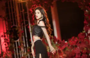 鞠婧祎迷人性感舞台照图片
