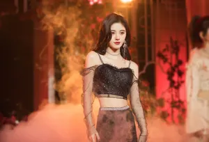 鞠婧祎迷人性感舞台照图片_4