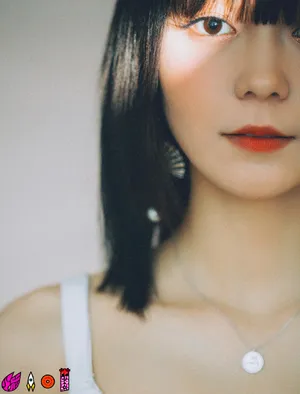 段奥娟利落直发白裙写真图片_9