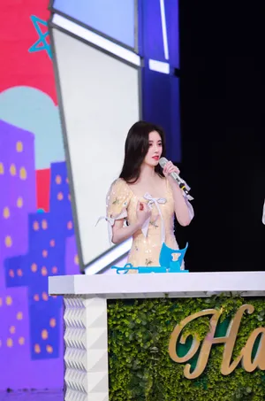 鞠婧祎《快乐大本营》性感剧照图片_7