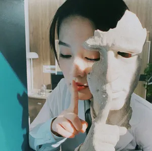 李沁禁声俏丽自拍照图片_1