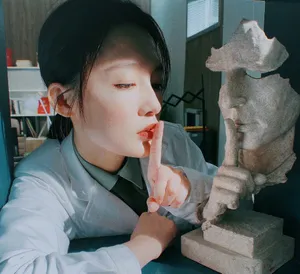 李沁禁声俏丽自拍照图片_1