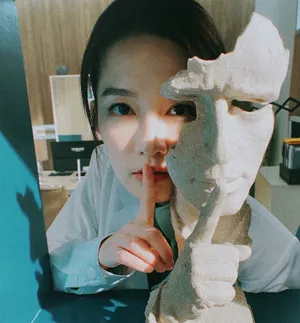 李沁禁声俏丽自拍照图片_2
