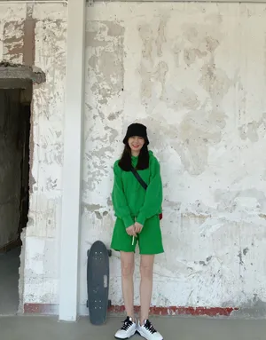 沈梦辰绿色帽衫卫衣甜美照片_4