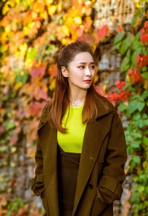 李曼优雅浪漫街拍图片