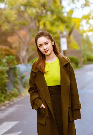 李曼优雅浪漫街拍图片_4