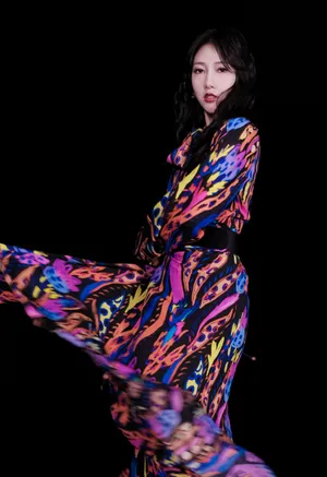 弦子彩虹裙性感唯美写真图片