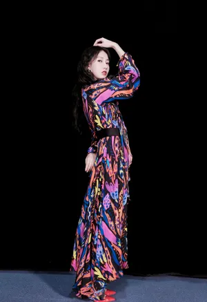 弦子彩虹裙性感唯美写真图片_2