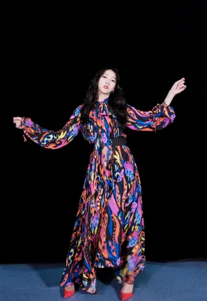 弦子彩虹裙性感唯美写真图片_3
