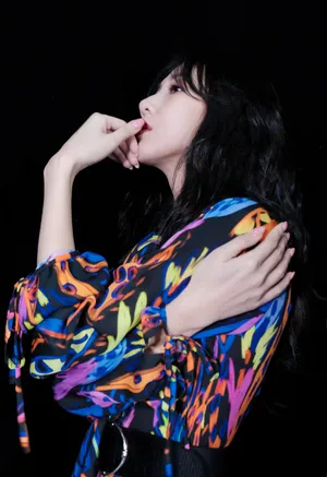 弦子彩虹裙性感唯美写真图片_8