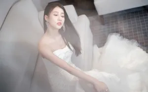 弦子抹胸裙性感写真图片_4